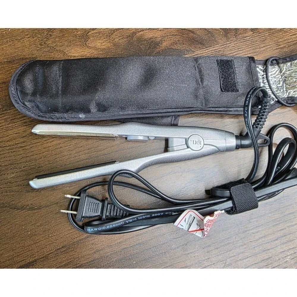 Titanium Ceramic‎ Travel Gator Iron 1 Inch Model: 301013 Intertek 3124232
